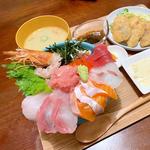 海鮮丼+アジフライ(笑う門)