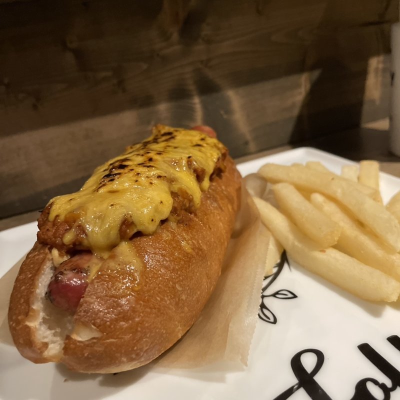 チリチーズドッグ(folk burgers&beers)