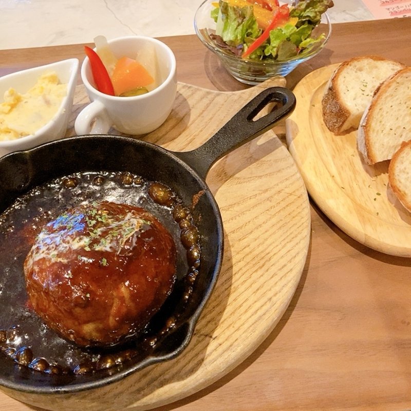 厳選牛肉100%ハンバーグランチ(カサミラ大手町店)