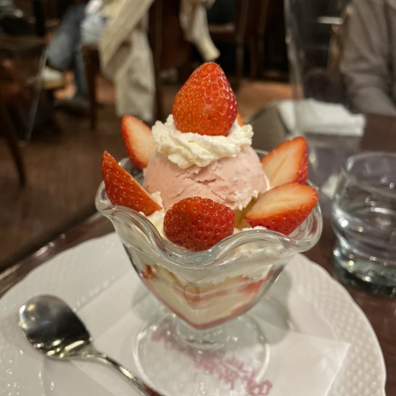 ショートケーキパフェ　ミニ(星乃珈琲 千日前店)