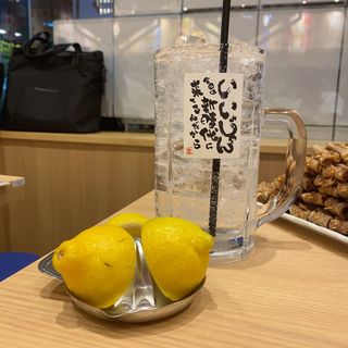 メガドライの生搾りレモンサワー(新時代44 大名古屋ビル北店)