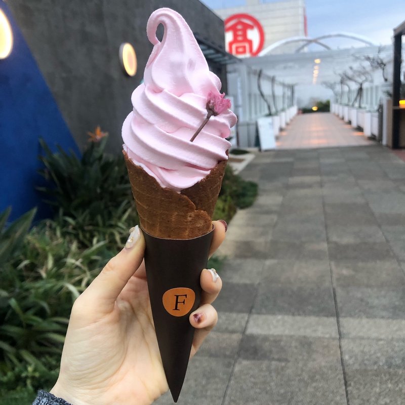 さくらのソフトクリーム(FLAVÉDO ROOFTOP フラベド ルーフトップ)