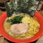 ラーメン（中盛り）(吉祥寺武蔵家 両国店)