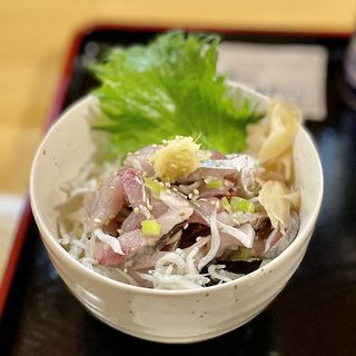 あじハーフ丼(炙り屋　丸笑)