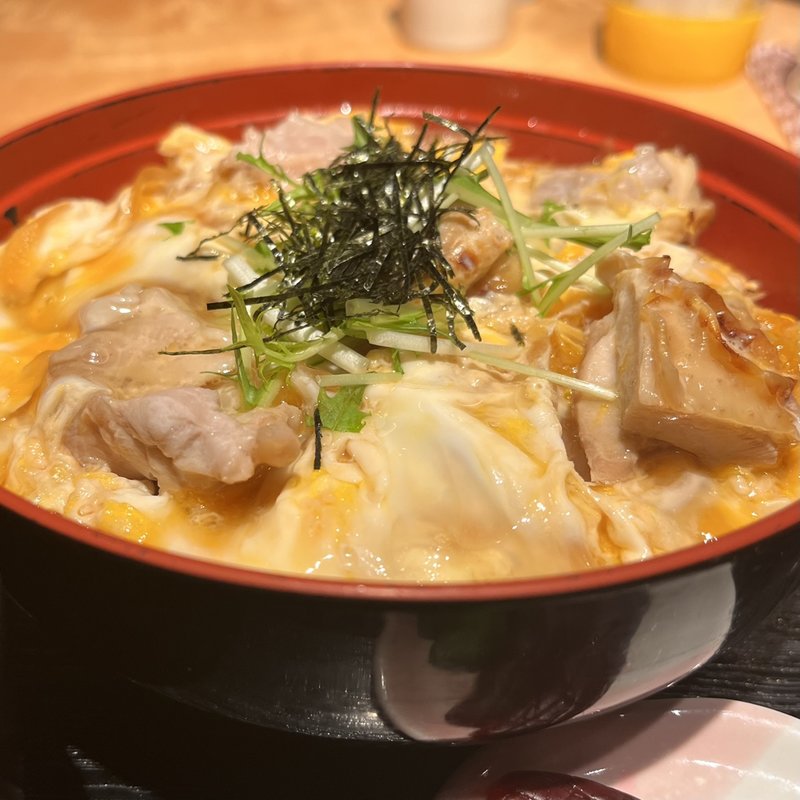 親子丼（つけもの、みそ汁つき）(笑壷)