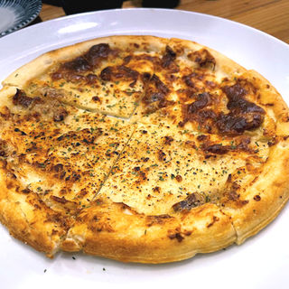 ゴルゴンゾーラのナッツピザ(瓦焼き ひとたらし)