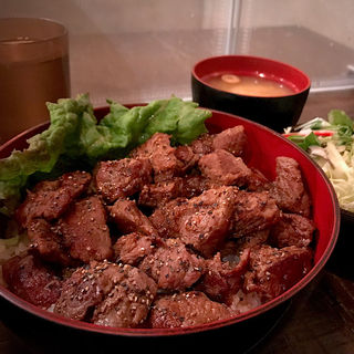 サイコロステーキ丼(レッドロック 仙台店)