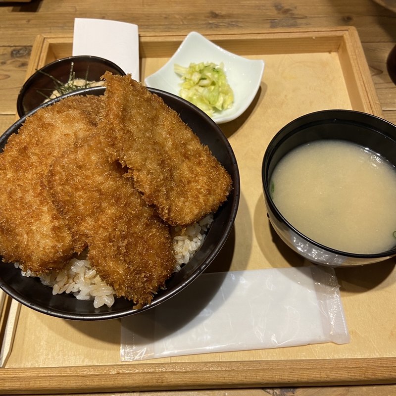 とろろカツ丼(新潟カツ丼　タレカツ 神保町すずらん通り店)