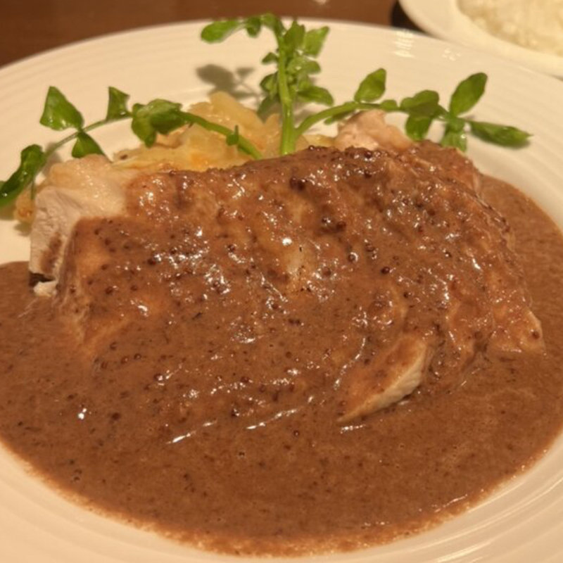 鶏の蒸し焼き粒マスタードソース（大宮定番）(レストラン大宮 浅草本店)