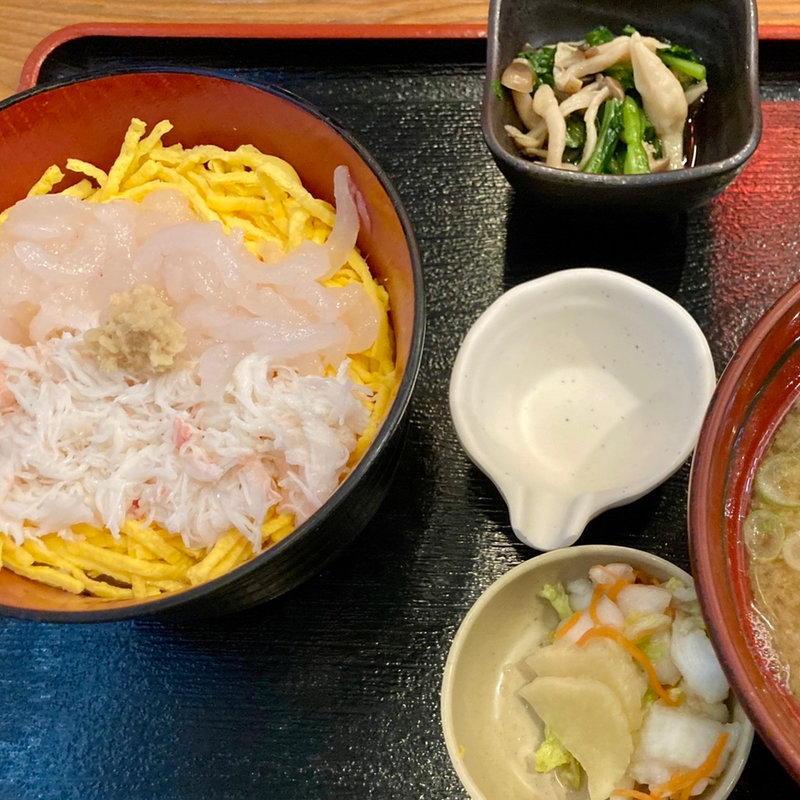 かに白エビ丼(かに・海鮮問屋　魚どん亭)