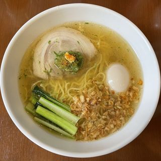 黄金の味玉塩らぁ麺(ラーメン道 天神)