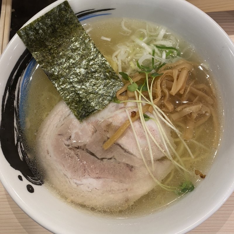 らぁー麺　赤酢握り5貫セット(鮨ららぁー麺釣りきん鶴屋町店)