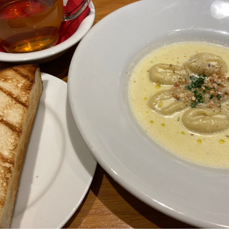 ゴルゴンゾーラのニョッキとお魚のニース風サラダ(oliver)