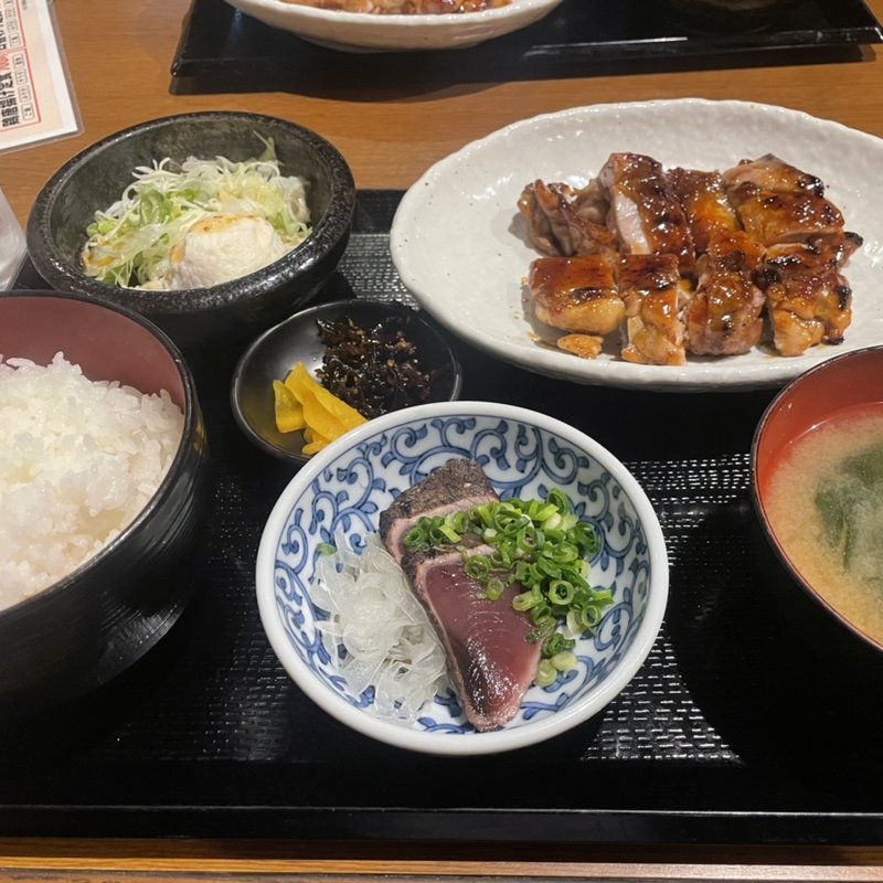 鶏炭火焼定食(四国酒場 本町店)