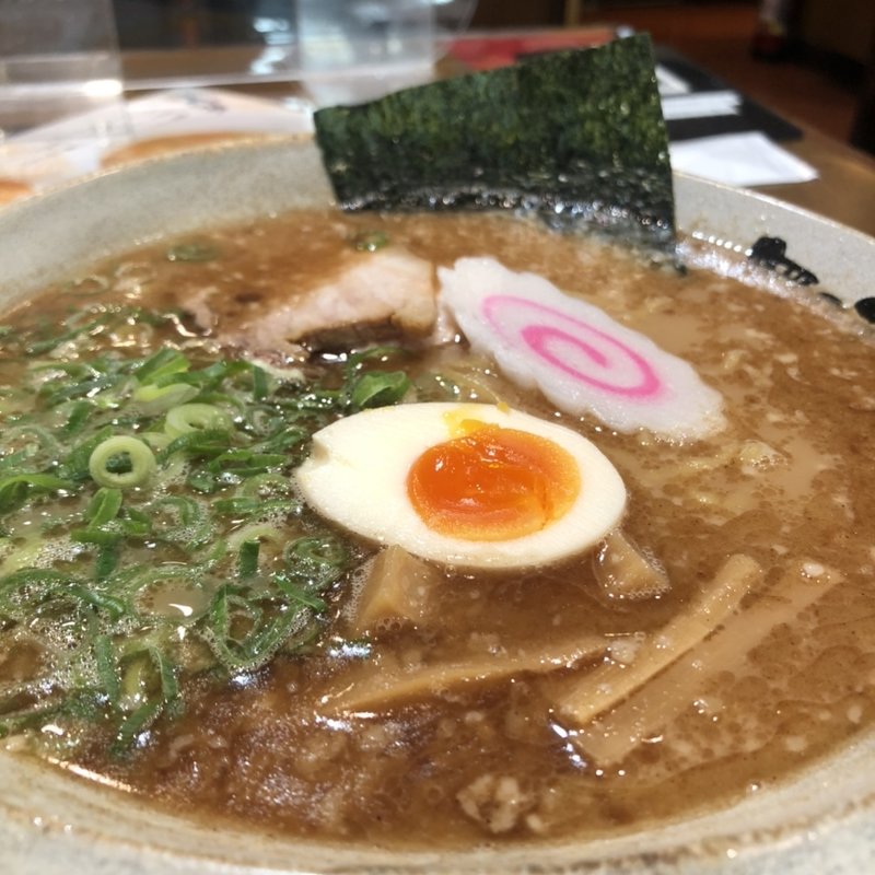 魚介豚骨ラーメン(越後秘蔵麺 無尽蔵 しながわ家 )