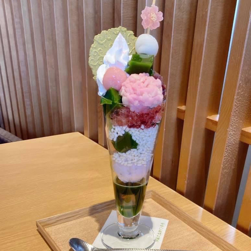 桜のパフェ(伊藤久右衛門)