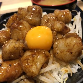 マルチョウ玉丼(天神ホルモン セブンパーク天美店)