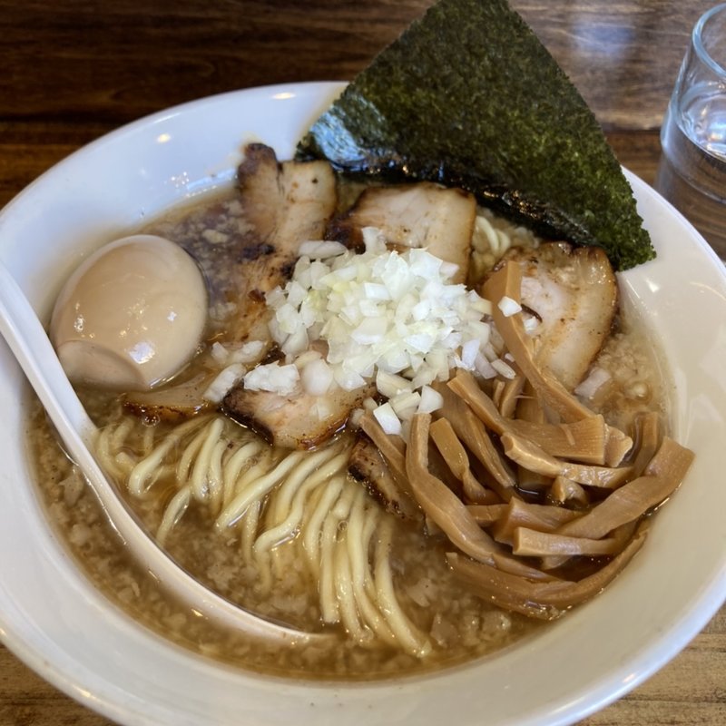 背脂煮干しラーメン(八王子 響)