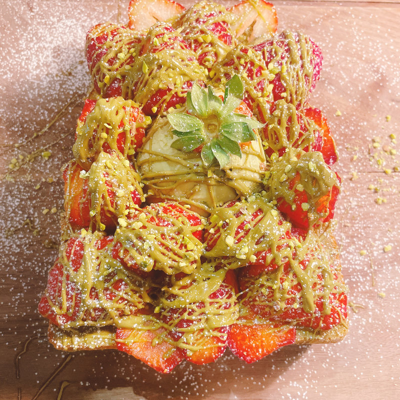 気まぐれトースト　ピスタチオと苺(オソラカフェ)