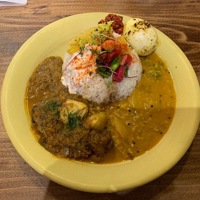 2種あいがけ(牡蠣とあおさのカレー/旬野菜のサンバル)(キッチン アンド カリー （kitchen and CURRY）)