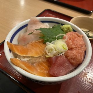 日替わり海鮮丼(築地食堂源ちゃん 神保町店 )