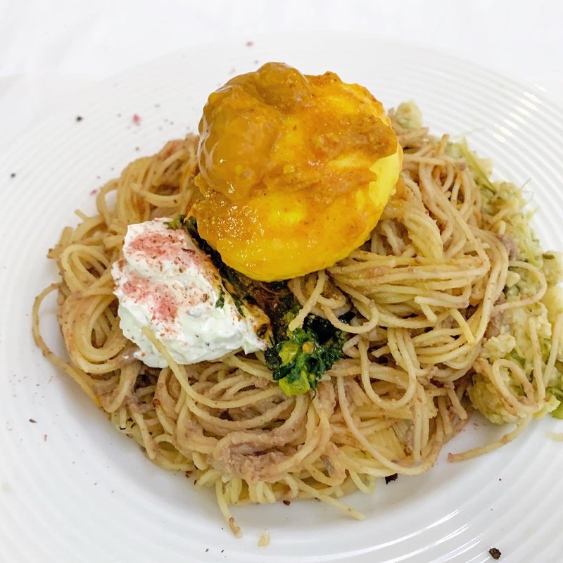 桜をまとったスパゲティミートソース(tapir（タピ ）)