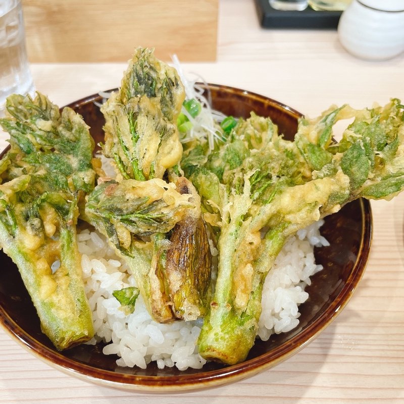 タラの芽の天麩羅丼(ラーメン専科 竹末食堂)