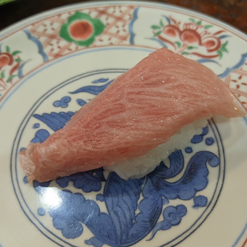 本マグロカマトロ(近江町市場寿し （おうみちょういちばずし）)