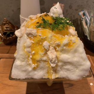 マンゴーとパッションフルーツ氷〜ヨーグルトパブロフ〜(氷おばけ)