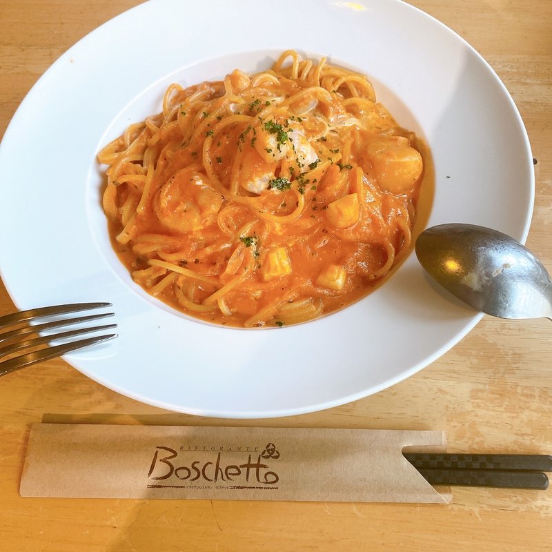 エビとホタテのトマトクリームパスタ(ボスケット （Ｂｏｓｃｈｅｔｔｏ）)