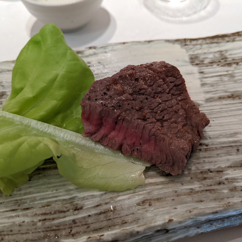 黒毛和牛赤身ステーキ(波やし)