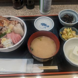 おまかせ海鮮丼(すずき )