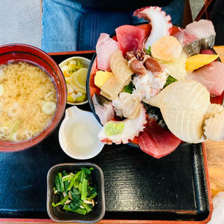 富山湾スペシャル海鮮丼(かに・海鮮問屋　魚どん亭)