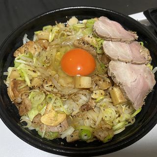 ガツ盛りHOT麺特盛りレアチャーシュー(兵庫縁乃助商店)