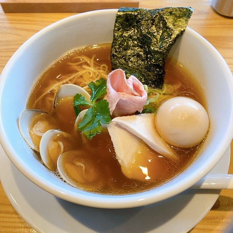 蛤とあさりと煮干のトリプルらぁ麺（味玉トッピング）(麺や句来夢)