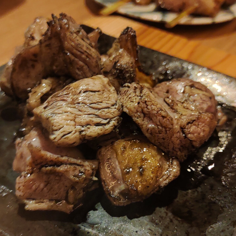地鶏炭火焼き(炭火焼鳥 塚田農場 新宿東南口店)