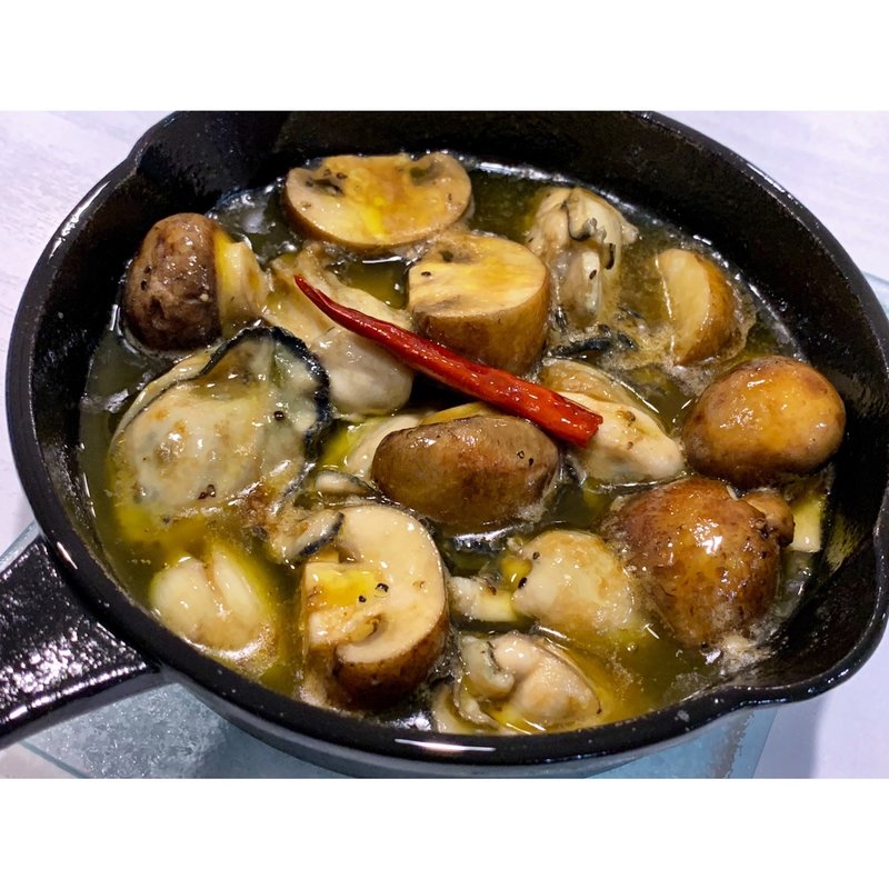 本日のおすすめ　牡蠣とマッシュルームのアヒージョ(おうちごはん わりかん)