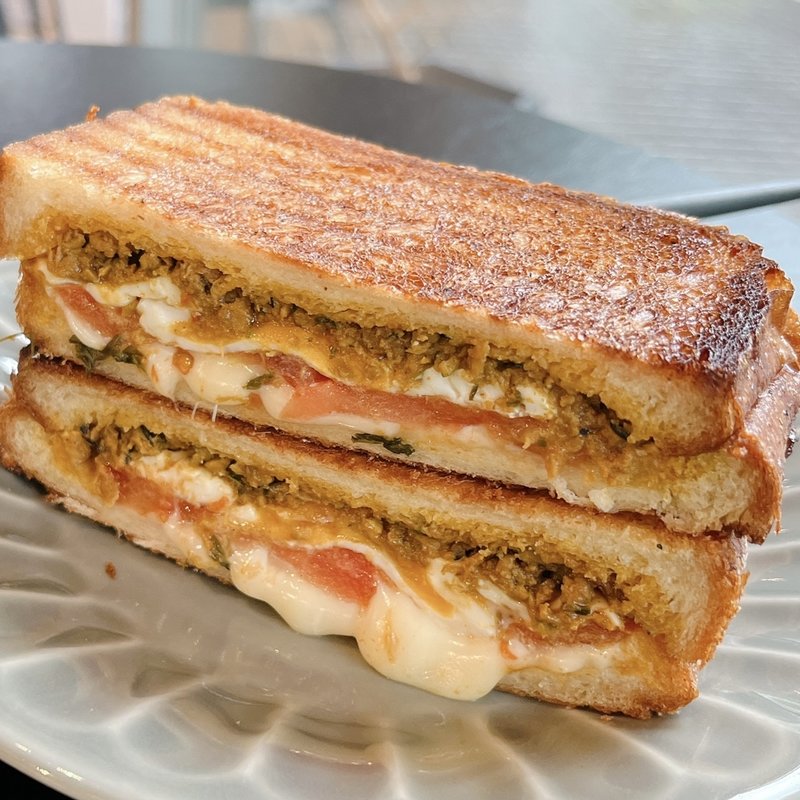 ホットサンド Keema Curry（トッピング:トマト、チーズ、半熟卵）(禁断果実)