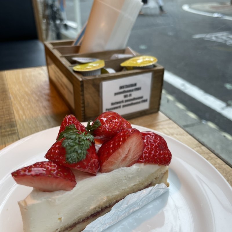 苺とチーズと生クリームのタルト(パウンドハウス 心斎橋店)