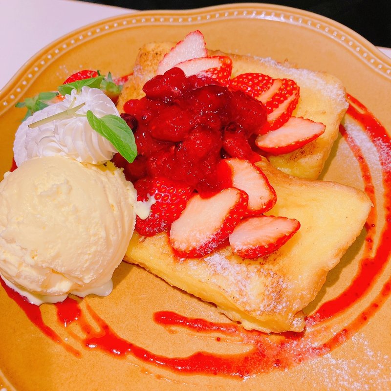 フレンチトースト いちごとベリー バニラアイス添え(ラ・メゾン アンソレイユターブル ルミネ新宿店 （La Maison ensoleille table）)