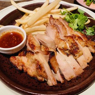 ガイヤーンのイサーン風鶏もも肉の炙り焼き(アジアンビストロ Dai 武蔵小杉店)