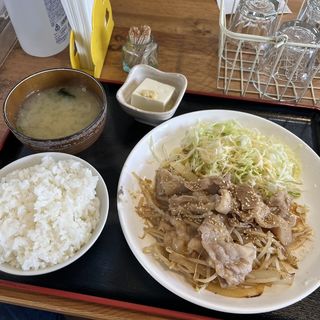 豚バラ生姜焼き定食(まるつ食堂)