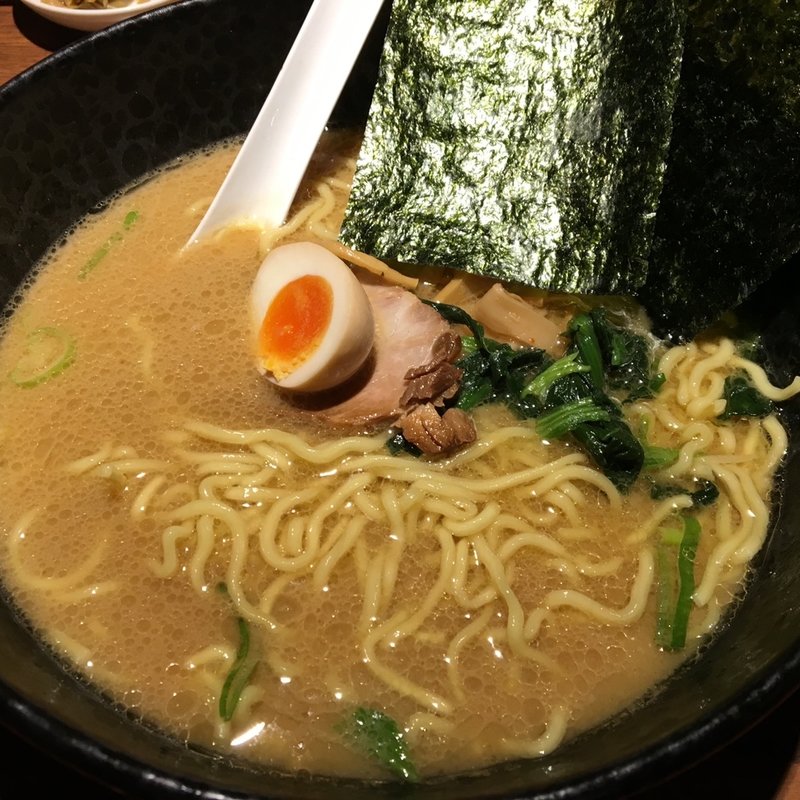 ラーメン(究極ラーメン 横濱家 高尾店)