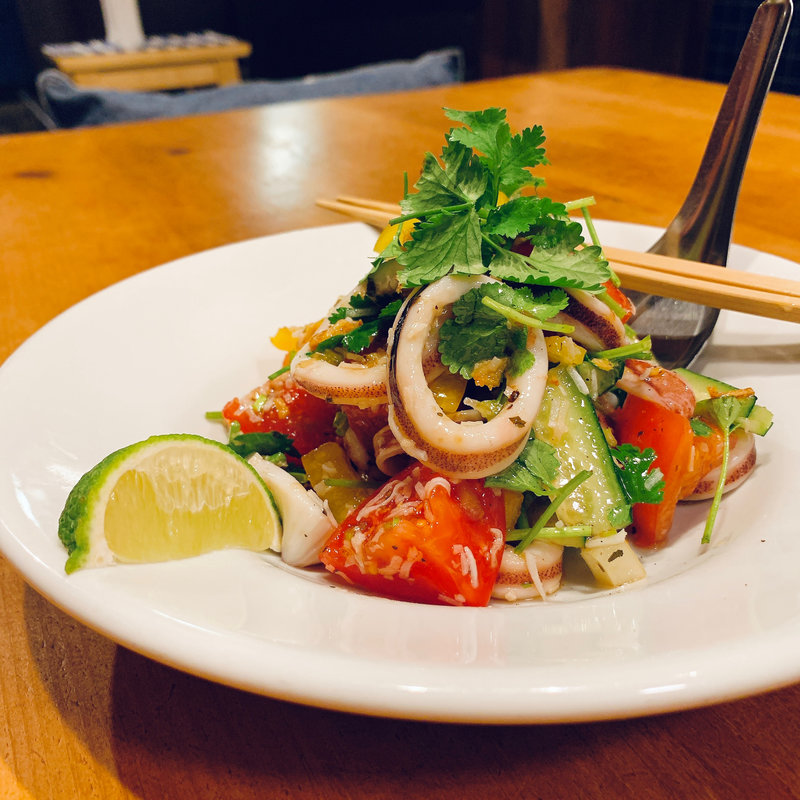 イカとトマト香味野菜のココナッツマリネ(think食堂 （シンクショクドウ）)