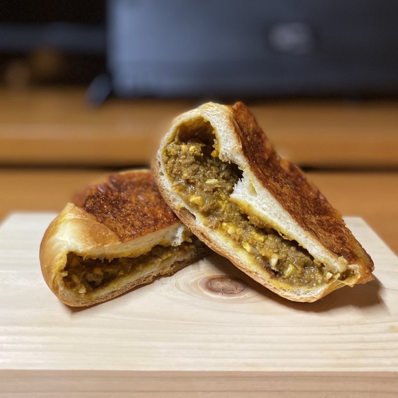 カリカリカレーパン(ティーテーブル （TeaTable）)