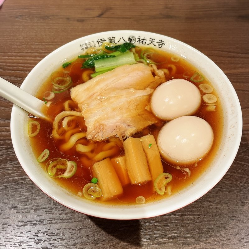 打ち立て中華そば（醤油）(打ち立て中華そば 伊蔵八)