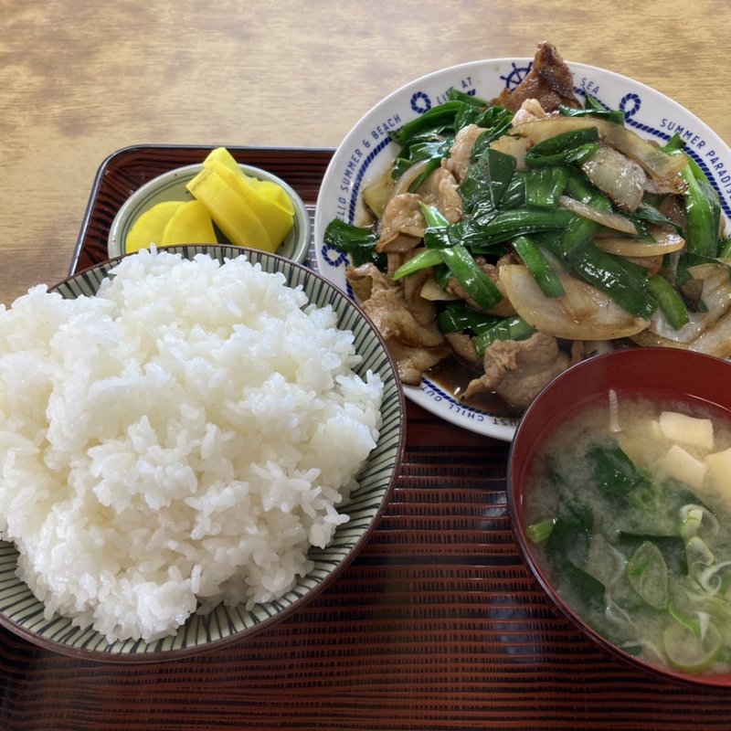 ニラ肉定食ライス大盛(さかさ食堂 )