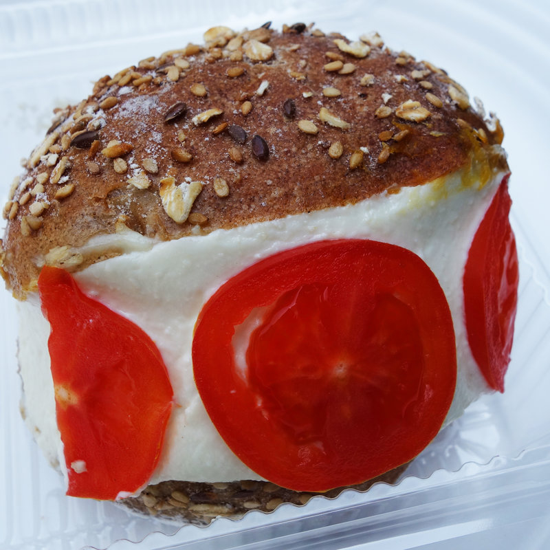 ツナと野菜のマリトッツォ(アマム ダコタン)