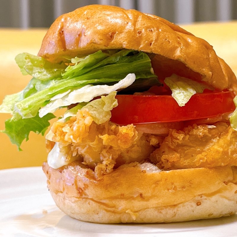 ゴルゴンゾーラチキンバーガー(bb.qオリーブチキンカフェ青物横丁店)