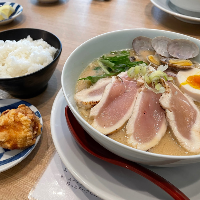 魚介鶏白湯(鶏白湯そば ひまり)